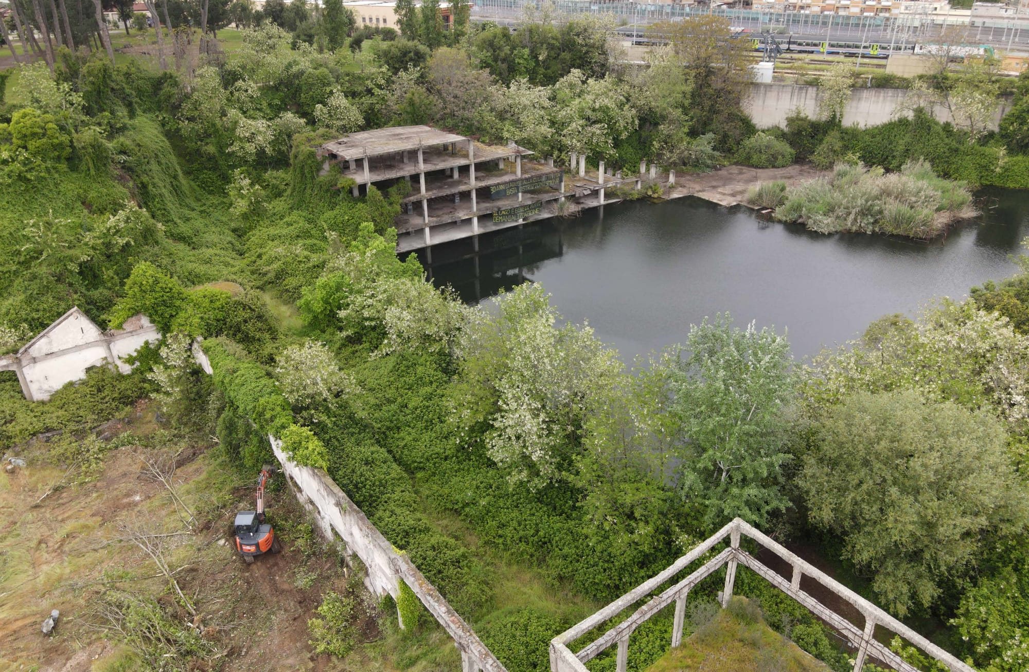 Il lago Bullicante all'ex SNIA Viscosa visto dall'alto